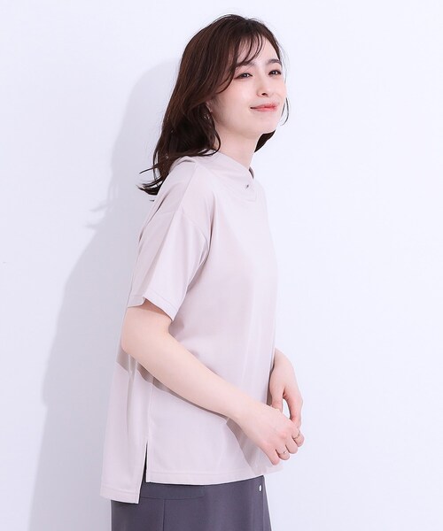 DRESKIP（ドレスキップ）の「【高レビュー/ひんやり/UV】アウトスタイルもサマになる さらさら抜け襟Tシャツ（Tシャツ/カットソー・レディース・ベージュ/ピンク系/チャコールグレー/ライトブルー・01/02/03/04）」の14枚目の写真