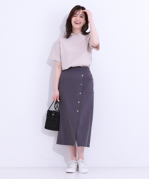 DRESKIP（ドレスキップ）の「【高レビュー/ひんやり/UV】アウトスタイルもサマになる さらさら抜け襟Tシャツ（Tシャツ/カットソー・レディース・ベージュ/ピンク系/チャコールグレー/ライトブルー・01/02/03/04）」の15枚目の写真