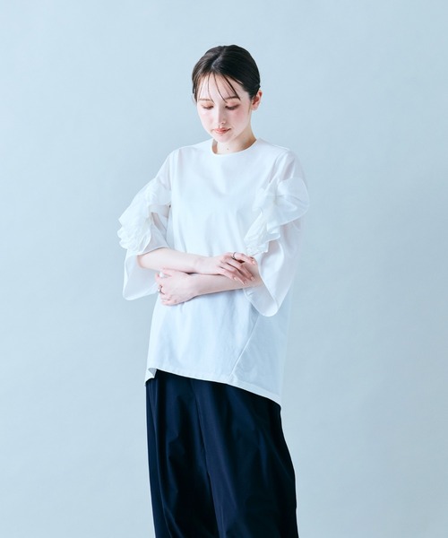 Audie a Muses(オーディアミューズ)の「袖ギャザーフリルブラウス(Tシャツ/カットソー・レディース・ブラック/オフホワイト・42/38)」の9枚目の写真