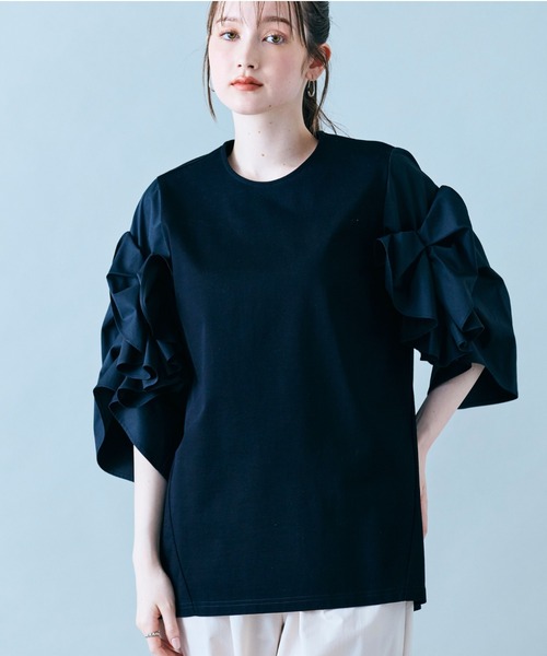 Audie a Muses(オーディアミューズ)の「袖ギャザーフリルブラウス(Tシャツ/カットソー・レディース・ブラック/オフホワイト・42/38)」の15枚目の写真