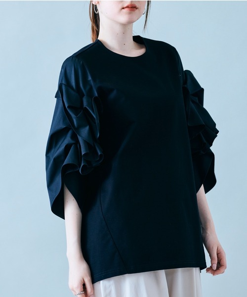 Audie a Muses(オーディアミューズ)の「袖ギャザーフリルブラウス(Tシャツ/カットソー・レディース・ブラック/オフホワイト・42/38)」の14枚目の写真
