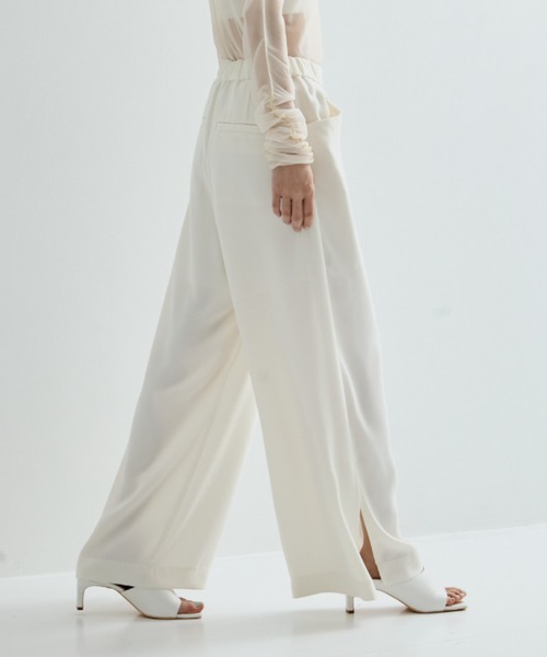 STUDIOUS（ステュディオス）の「【STUDIOUS/ステュディオス】BACK SATIN SIDE SLIT PANTS/バックサテンサイドスリットパンツ（その他パンツ・レディース・ブラック/ホワイト・1/2）」の3枚目の写真