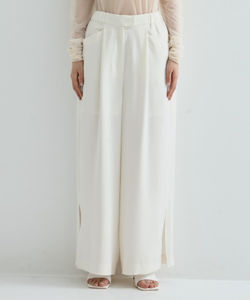 STUDIOUS（ステュディオス）の「【STUDIOUS/ステュディオス】BACK SATIN SIDE SLIT PANTS/バックサテンサイドスリットパンツ（その他パンツ・レディース・ブラック/ホワイト・1/2）」の14枚目の写真