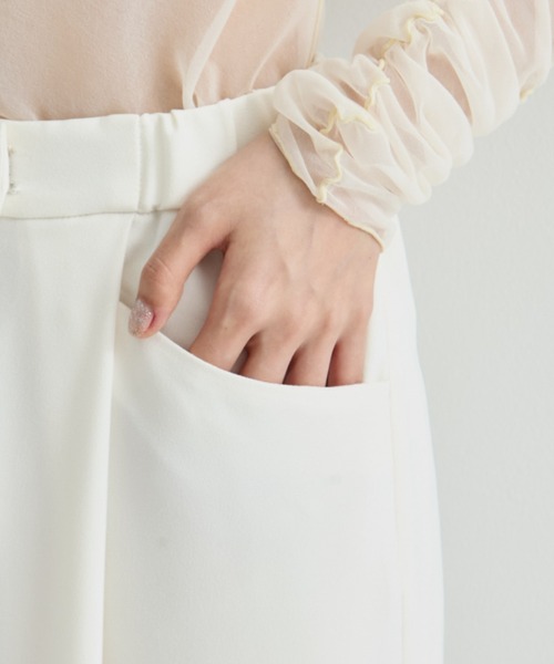 STUDIOUS（ステュディオス）の「【STUDIOUS/ステュディオス】BACK SATIN SIDE SLIT PANTS/バックサテンサイドスリットパンツ（その他パンツ・レディース・ブラック/ホワイト・1/2）」の10枚目の写真