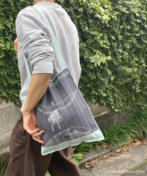 KNT365(ケイエヌティサンロクゴ)の「Knitty Phoenix(トートバッグ・レディース・グレー・FREE)」の5枚目の写真