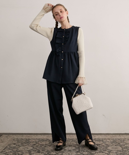 BONLECILL noir（ボンルシールノワール）の「【BONLECILL noir】ペプラムフリルジレ＆アシメスリットスラックス（パンツドレス・レディース・ネイビー/チャコールグレー/ブラック・L/M）」の3枚目の写真