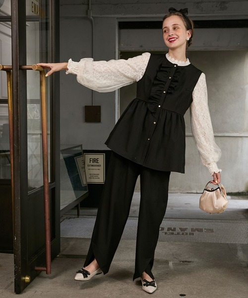 BONLECILL noir（ボンルシールノワール）の「【BONLECILL noir】ペプラムフリルジレ＆アシメスリットスラックス（パンツドレス・レディース・ネイビー/チャコールグレー/ブラック・L/M）」の4枚目の写真