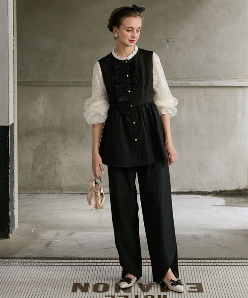 BONLECILL noir（ボンルシールノワール）の「【BONLECILL noir】ペプラムフリルジレ＆アシメスリットスラックス（パンツドレス・レディース・ネイビー/チャコールグレー/ブラック・L/M）」の5枚目の写真