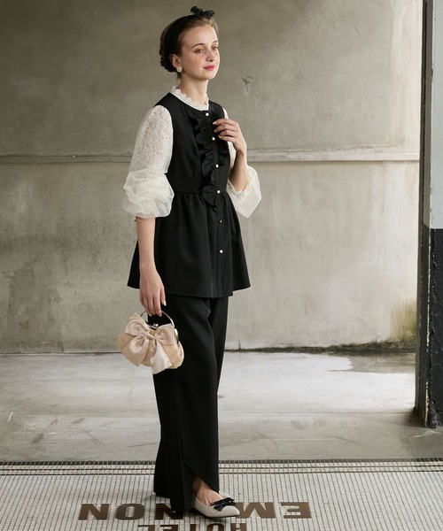 美品　NEMIKA ジレ　フリル付き ブラック フリルネックブラウス【NEMIKA】|ネミカ | レリアン公式オンラインストア