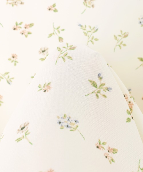 Freesia by andme(フリージアバイアンドミー)の「小花柄ペプラムキャミソールトップス(キャミソール・レディース・オフホワイト/ブラック・M)」の19枚目の写真