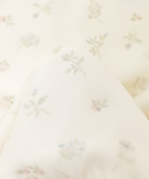 Freesia by andme(フリージアバイアンドミー)の「小花柄ペプラムキャミソールトップス(キャミソール・レディース・オフホワイト/ブラック・M)」の20枚目の写真
