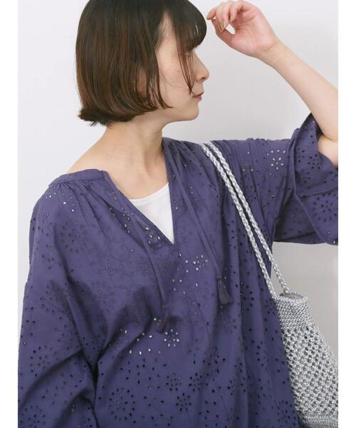 Samansa Mos2 blue（サマンサモスモスブルー）の「【Made in India】タッセル付ギャザーレースブラウス（シャツ/ブラウス・レディース・オフホワイト/パープル/ブラック・F）」の3枚目の写真