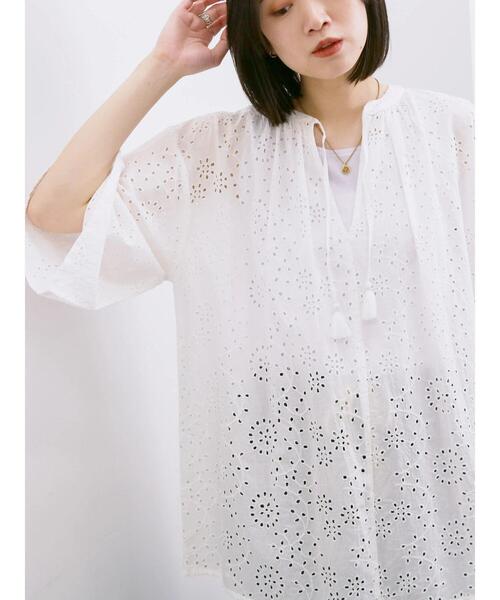 Samansa Mos2 blue（サマンサモスモスブルー）の「【Made in India】タッセル付ギャザーレースブラウス（シャツ/ブラウス・レディース・オフホワイト/パープル/ブラック・F）」の5枚目の写真