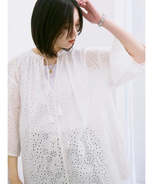 Samansa Mos2 blue（サマンサモスモスブルー）の「【Made in India】タッセル付ギャザーレースブラウス（シャツ/ブラウス・レディース・オフホワイト/パープル/ブラック・F）」の8枚目の写真