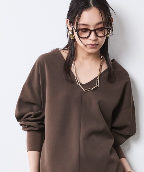 CHIC STYLE(シックスタイル)の「Vネック袖リブブラウス<大きいサイズ有>シックスタイル(シャツ/ブラウス・レディース・ブラック/ブラウン・5L/4L/3L/LL/L/M)」の1枚目の写真