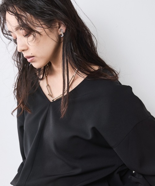 CHIC STYLE(シックスタイル)の「Vネック袖リブブラウス<大きいサイズ有>シックスタイル(シャツ/ブラウス・レディース・ブラック/ブラウン・5L/4L/3L/LL/L/M)」の16枚目の写真