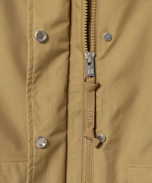 AIGLE（エーグル）の「GORE-TEX ゴアテックス 防水 防風性 透湿性 2レイヤーフーデッドジャケット RP（マウンテンパーカー・レディース・ダークネイビー/ベージュ/イエロー/ナチュラル・36/38/40）」の13枚目の写真
