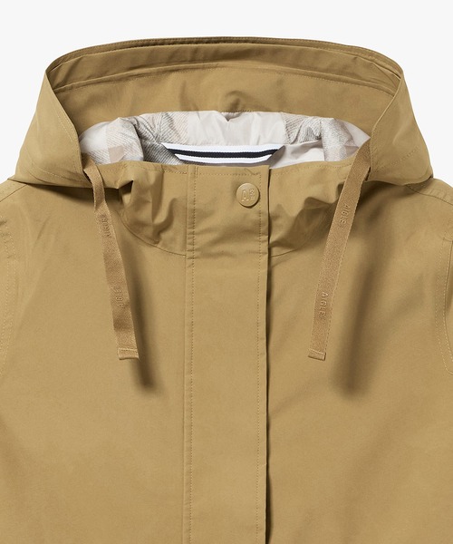 AIGLE（エーグル）の「GORE-TEX ゴアテックス 防水 防風性 透湿性 2レイヤーフーデッドジャケット RP（マウンテンパーカー・レディース・ダークネイビー/ベージュ/イエロー/ナチュラル・36/38/40）」の7枚目の写真