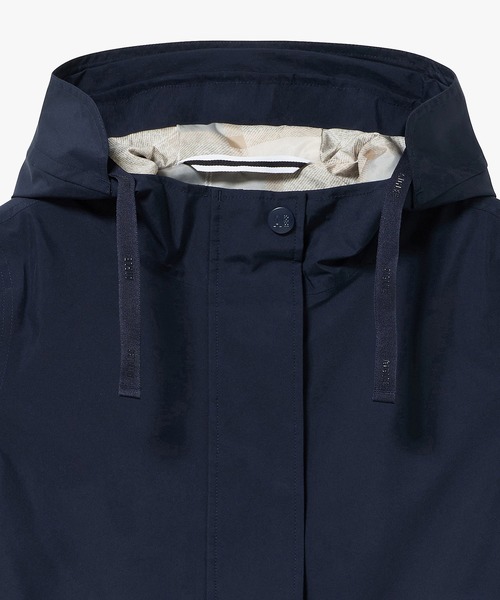 AIGLE（エーグル）の「GORE-TEX ゴアテックス 防水 防風性 透湿性 2レイヤーフーデッドジャケット RP（マウンテンパーカー・レディース・ダークネイビー/ベージュ/イエロー/ナチュラル・36/38/40）」の17枚目の写真
