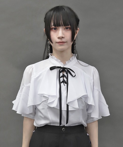 axes femme POETIQUE（アクシーズファムポエティック）の「レースアップラッフルブラウス（シャツ/ブラウス・レディース・ブラック/ワイン/ホワイト・MEDIUM）」の16枚目の写真