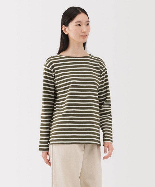 無印良品（ムジルシリョウヒン）の「婦人　太番手ボートネック長袖Ｔシャツ（Tシャツ/カットソー・レディース・カーキ系/グレー系1/ピンク系/オフホワイト/グレー系/ネイビー系・S/M/L/XL）」の4枚目の写真