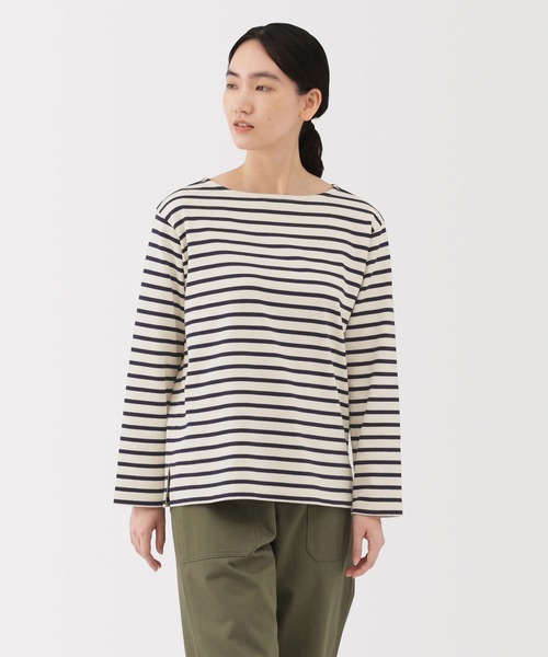 無印良品（ムジルシリョウヒン）の「婦人　太番手ボートネック長袖Ｔシャツ（Tシャツ/カットソー・レディース・カーキ系/グレー系1/ピンク系/オフホワイト/グレー系/ネイビー系・S/M/L/XL）」の5枚目の写真