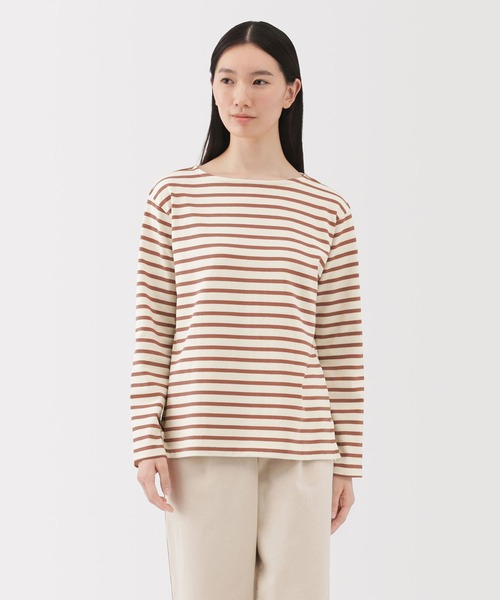 無印良品（ムジルシリョウヒン）の「婦人　太番手ボートネック長袖Ｔシャツ（Tシャツ/カットソー・レディース・カーキ系/グレー系1/ピンク系/オフホワイト/グレー系/ネイビー系・S/M/L/XL）」の6枚目の写真