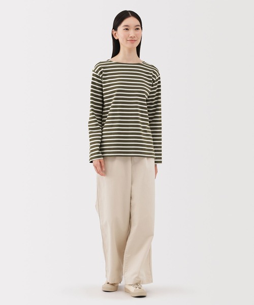 無印良品（ムジルシリョウヒン）の「婦人　太番手ボートネック長袖Ｔシャツ（Tシャツ/カットソー・レディース・カーキ系/グレー系1/ピンク系/オフホワイト/グレー系/ネイビー系・S/M/L/XL）」の16枚目の写真