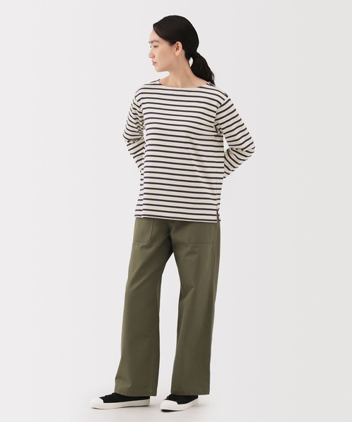 無印良品（ムジルシリョウヒン）の「婦人　太番手ボートネック長袖Ｔシャツ（Tシャツ/カットソー・レディース・カーキ系/グレー系1/ピンク系/オフホワイト/グレー系/ネイビー系・S/M/L/XL）」の19枚目の写真