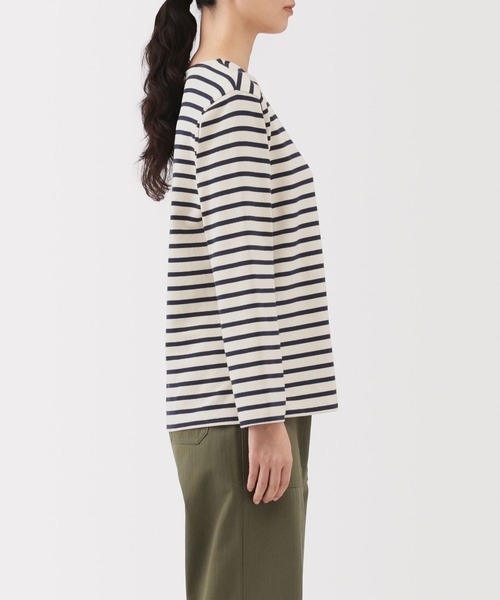 無印良品（ムジルシリョウヒン）の「婦人　太番手ボートネック長袖Ｔシャツ（Tシャツ/カットソー・レディース・カーキ系/グレー系1/ピンク系/オフホワイト/グレー系/ネイビー系・S/M/L/XL）」の20枚目の写真