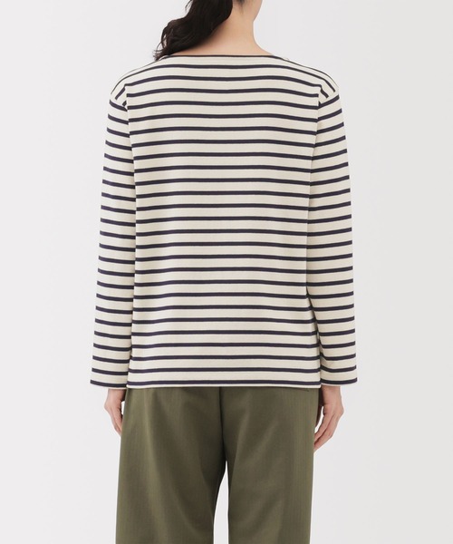 無印良品（ムジルシリョウヒン）の「婦人　太番手ボートネック長袖Ｔシャツ（Tシャツ/カットソー・レディース・カーキ系/グレー系1/ピンク系/オフホワイト/グレー系/ネイビー系・S/M/L/XL）」の21枚目の写真