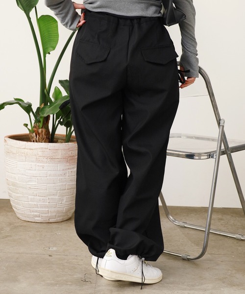 Chick（チック）の「Drawstring Design Wide Pants/ドローコードギャザーデザインデザインワイドパンツ（その他パンツ・レディース・チャコール/ブラック・FREE）」の8枚目の写真