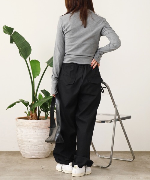 Chick（チック）の「Drawstring Design Wide Pants/ドローコードギャザーデザインデザインワイドパンツ（その他パンツ・レディース・チャコール/ブラック・FREE）」の11枚目の写真