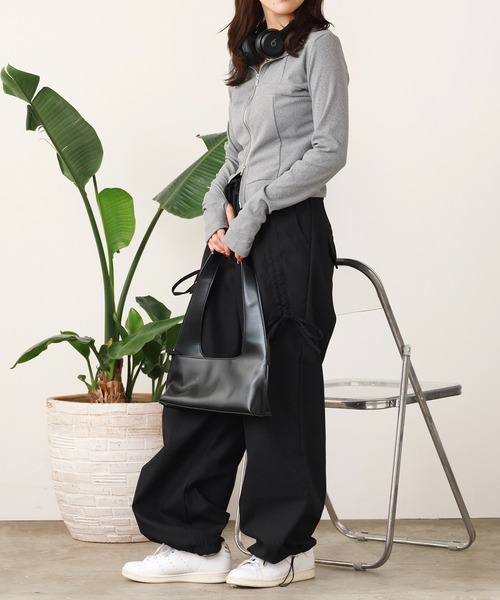 Chick（チック）の「Drawstring Design Wide Pants/ドローコードギャザーデザインデザインワイドパンツ（その他パンツ・レディース・チャコール/ブラック・FREE）」の12枚目の写真