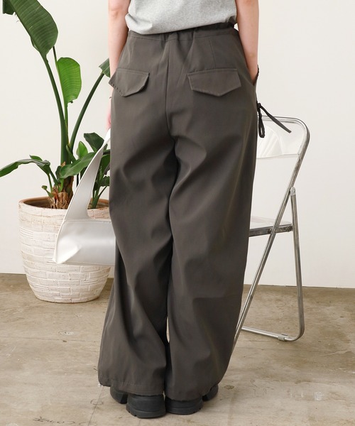 Chick（チック）の「Drawstring Design Wide Pants/ドローコードギャザーデザインデザインワイドパンツ（その他パンツ・レディース・チャコール/ブラック・FREE）」の16枚目の写真
