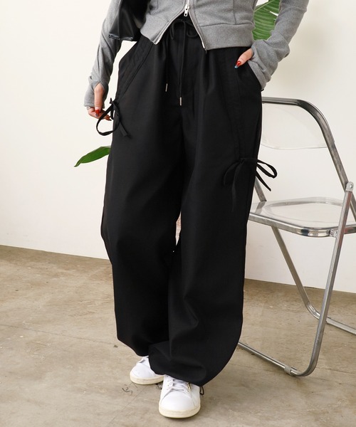 Chick（チック）の「Drawstring Design Wide Pants/ドローコードギャザーデザインデザインワイドパンツ（その他パンツ・レディース・チャコール/ブラック・FREE）」の7枚目の写真