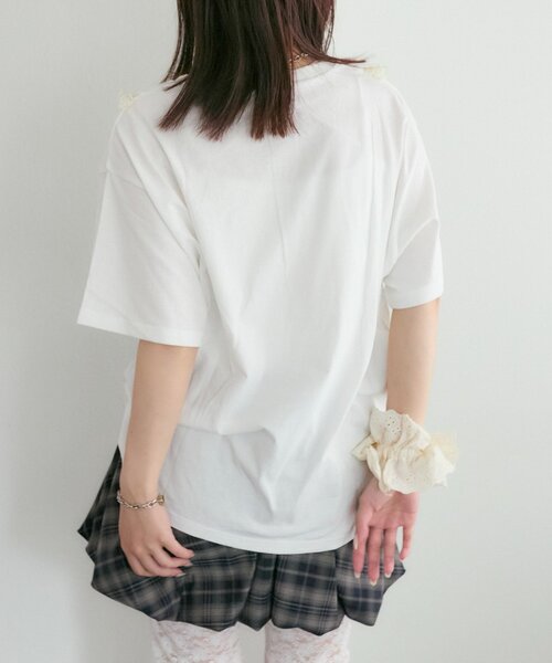 w closet(ダブルクローゼット)の「ロゴレースリメイクTシャツ(Tシャツ/カットソー・レディース・イエロー/ブラック/オフホワイト・FREE)」の7枚目の写真