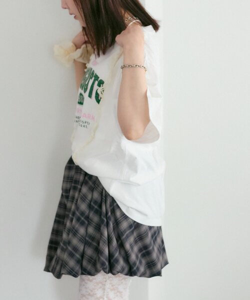 w closet(ダブルクローゼット)の「ロゴレースリメイクTシャツ(Tシャツ/カットソー・レディース・イエロー/ブラック/オフホワイト・FREE)」の10枚目の写真