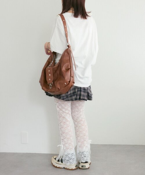 w closet(ダブルクローゼット)の「ロゴレースリメイクTシャツ(Tシャツ/カットソー・レディース・イエロー/ブラック/オフホワイト・FREE)」の18枚目の写真