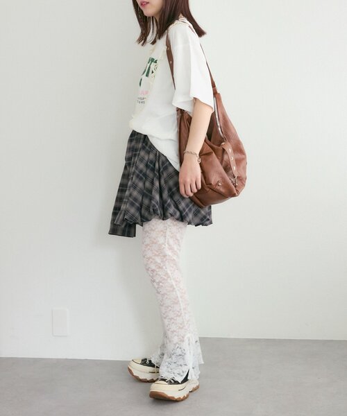 w closet(ダブルクローゼット)の「ロゴレースリメイクTシャツ(Tシャツ/カットソー・レディース・イエロー/ブラック/オフホワイト・FREE)」の21枚目の写真