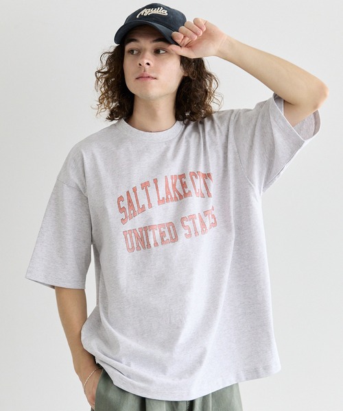 coca(coca)(コカ)の「【WEB限定セール】アーチロゴプリントTシャツ(Tシャツ/カットソー・メンズ・ホワイト/グレー・XL/M/L)」の1枚目の写真