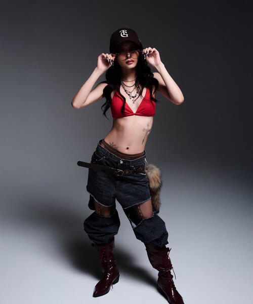 ROYAL FLASH（ロイヤルフラッシュ）の「MITSUKI/ミツキ/DENIM CUT-OUT PANTS（デニムパンツ・レディース・ブルー/ブラック・M/S）」の3枚目の写真