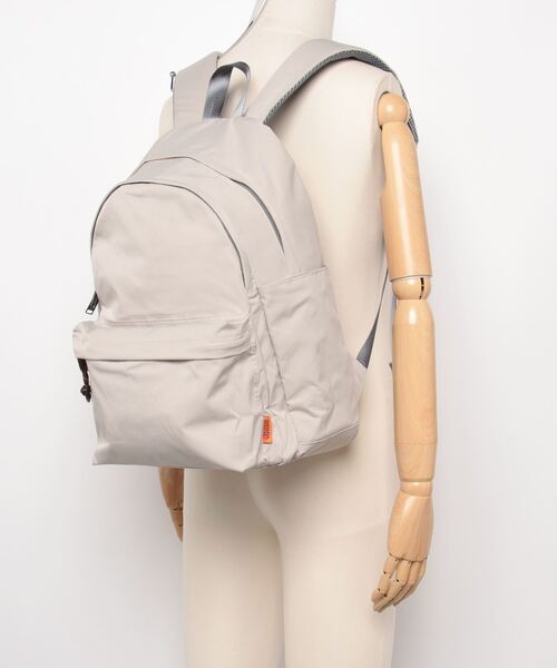UNIVERSAL OVERALL(ユニバーサルオーバーオール)の「【UNIVERSAL OVERALL】SLANT DAYPACK / 大容量 スラントディパック(バックパック/リュック・レディース・ブラック/グレー・FREE)」の3枚目の写真