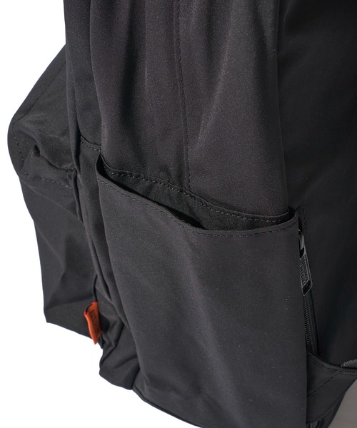 UNIVERSAL OVERALL(ユニバーサルオーバーオール)の「【UNIVERSAL OVERALL】SLANT DAYPACK / 大容量 スラントディパック(バックパック/リュック・レディース・ブラック/グレー・FREE)」の13枚目の写真