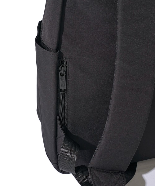 UNIVERSAL OVERALL(ユニバーサルオーバーオール)の「【UNIVERSAL OVERALL】SLANT DAYPACK / 大容量 スラントディパック(バックパック/リュック・レディース・ブラック/グレー・FREE)」の12枚目の写真