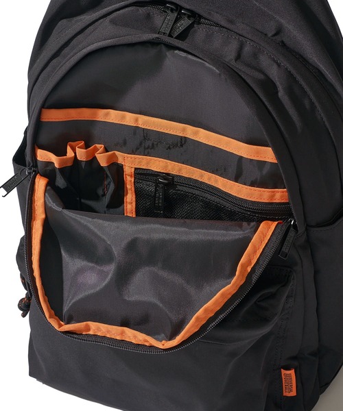 UNIVERSAL OVERALL(ユニバーサルオーバーオール)の「【UNIVERSAL OVERALL】SLANT DAYPACK / 大容量 スラントディパック(バックパック/リュック・レディース・ブラック/グレー・FREE)」の6枚目の写真