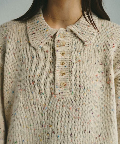 INTER FACTORY(インターファクトリー)の「emuniem by.ゆいか - ネップニットポロシャツ(ポロシャツ・レディース・ブラウン/ベージュ・MEDIUM/LARGE)」の5枚目の写真