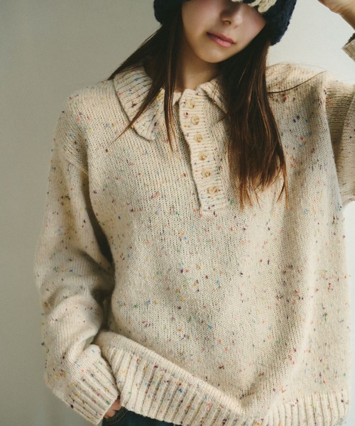 INTER FACTORY(インターファクトリー)の「emuniem by.ゆいか - ネップニットポロシャツ(ポロシャツ・レディース・ブラウン/ベージュ・MEDIUM/LARGE)」の3枚目の写真