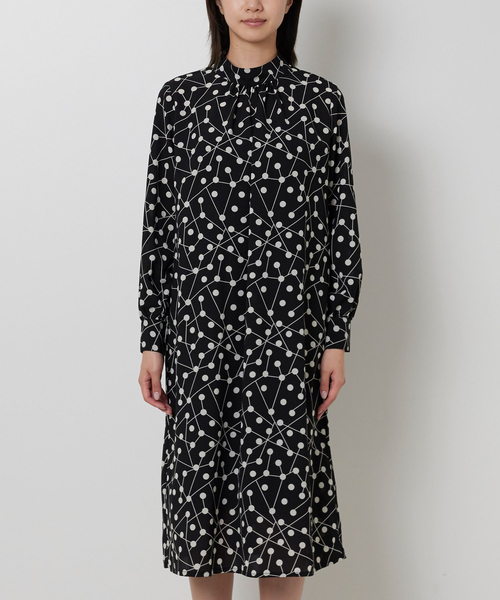 NARACAMICIE(ナラカミーチェ)の「【NARACAMICIE】リボン付きラインドットワンピース(ワンピース・レディース・ブラック・M/XL)」の2枚目の写真