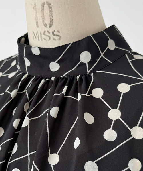 NARACAMICIE(ナラカミーチェ)の「【NARACAMICIE】リボン付きラインドットワンピース(ワンピース・レディース・ブラック・M/XL)」の7枚目の写真